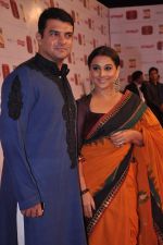 Vidya Balan, Siddharth Roy Kapur at Stardust Awards 2013 red carpet in Mumbai on 26th jan 2013 (579).JPG